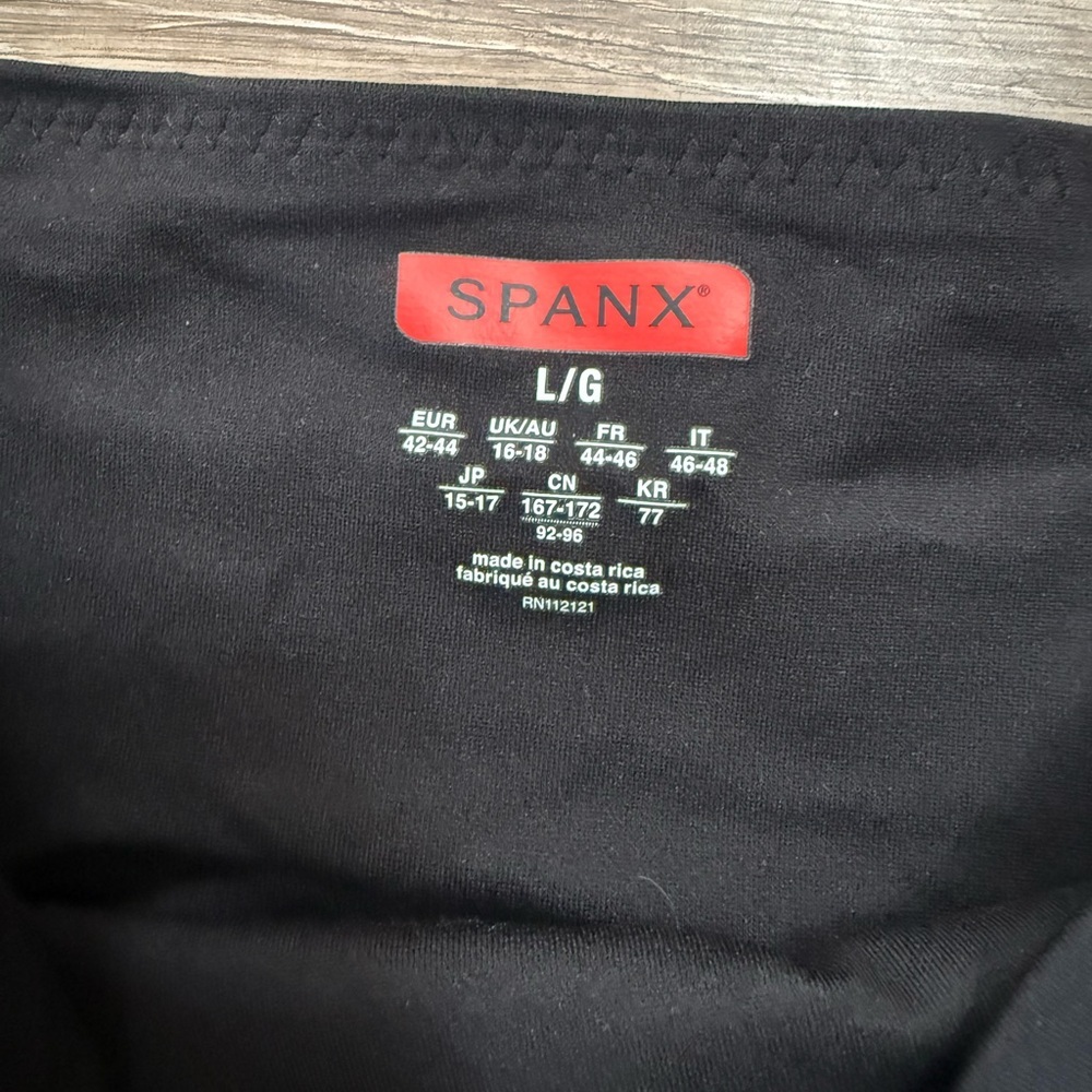 Spanx Shapewear Womens Size L Leggings Black Capri Slimming NWOT - Picture 2 of 4